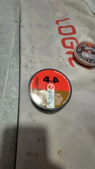 Canna da pesca con mulinello e custodia