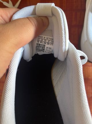 Zapatillas Adidas Blancas y Negras Nuevas