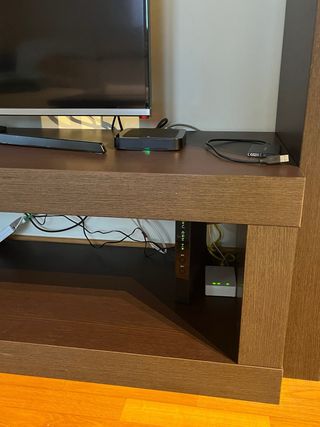 Mueble TV madera y plástico