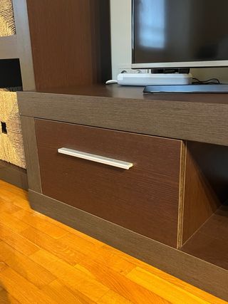 Mueble TV madera y plástico