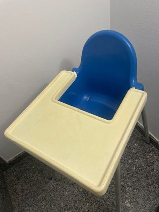 Trona IKEA con cojín