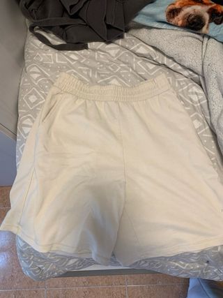 Pantalón corto de chándal beige