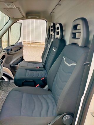 IVECO DAILY CON GAS CNG-COCHE NACIONAL-LIBRO