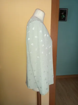 Chaqueta verde con estampado floral