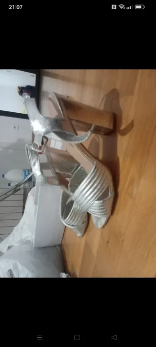 Sandalias plateadas tacón talla 40