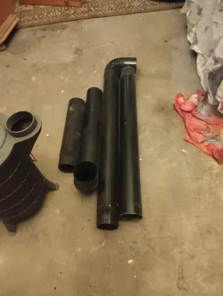 Estufa de leña metálica negra