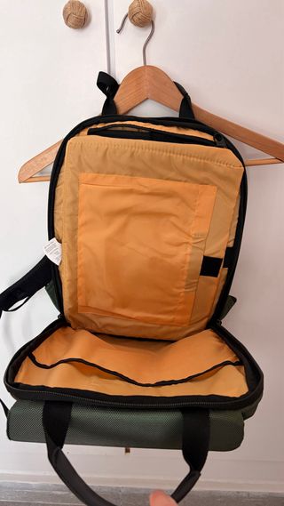 Mochila INTEMPO portátil verde y negra
