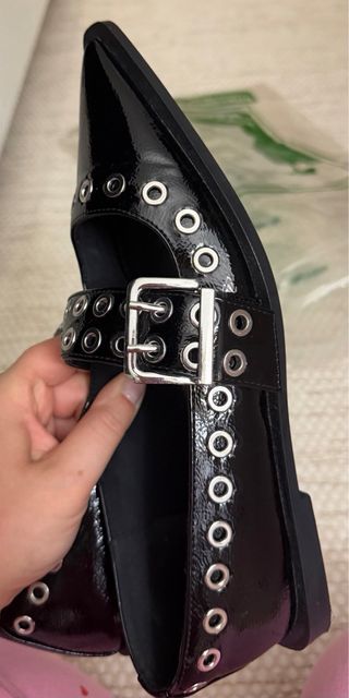 Ballerine nere in vernice con borchie