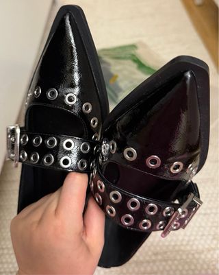 Ballerine nere in vernice con borchie