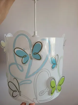 Lámpara infantil con mariposas
