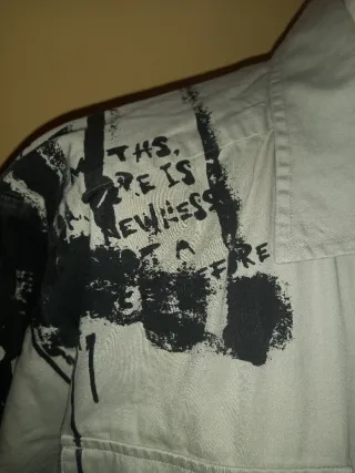 Camisa Beige con Estampado Negro