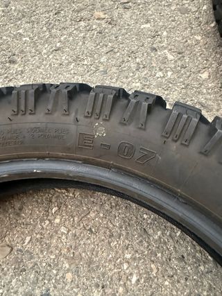 Neumáticos Mitas E07 140/80/18 y 90/90/21