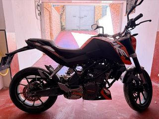 KTM Duke 125 - ¡Como Nueva!
