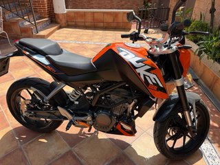 KTM Duke 125 - ¡Como Nueva! 6969 Km!!