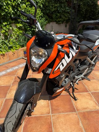 KTM Duke 125 - ¡Como Nueva! 6969 Km!!