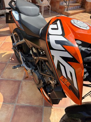 KTM Duke 125 - ¡Como Nueva! 6969 Km!!