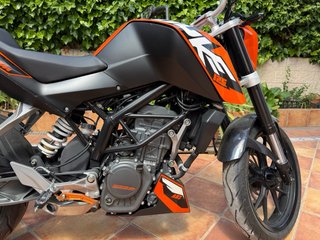 KTM Duke 125 - ¡Como Nueva! 6969 Km!!
