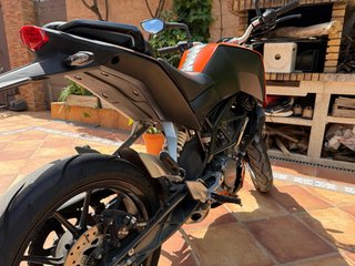 KTM Duke 125 - ¡Como Nueva! 6969 Km!!