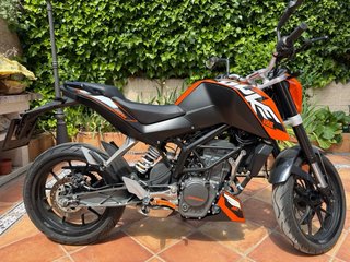 KTM Duke 125 - ¡Como Nueva! 6969 Km!!