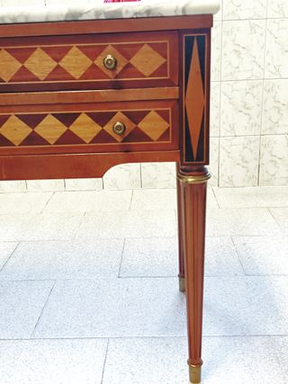 cómoda mesilla de noche francesa estilo Luis XVI