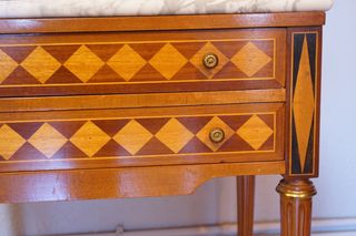 cómoda mesilla de noche francesa estilo Luis XVI