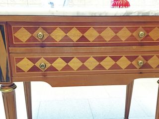 cómoda mesilla de noche francesa estilo Luis XVI