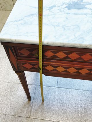 cómoda mesilla de noche francesa estilo Luis XVI