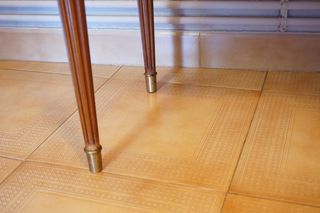 cómoda mesilla de noche francesa estilo Luis XVI