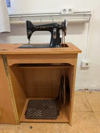 Máquina de coser Sigma antigua