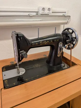 Máquina de coser Sigma antigua