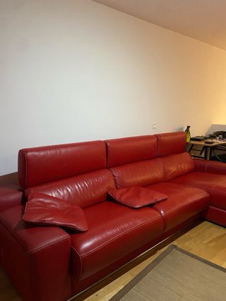 Sofá chaise longue rojo de piel