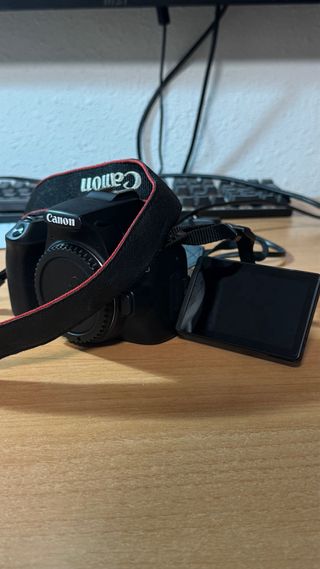 Canon EOS 250D + Objetivo 18-55mm