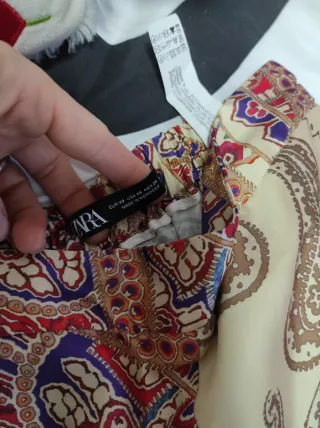 Traje kimono Zara estampado paisley