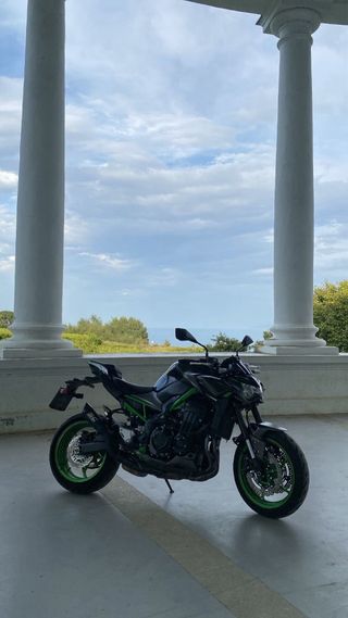 Kawasaki Z900 A2 2024 Negra/Verde