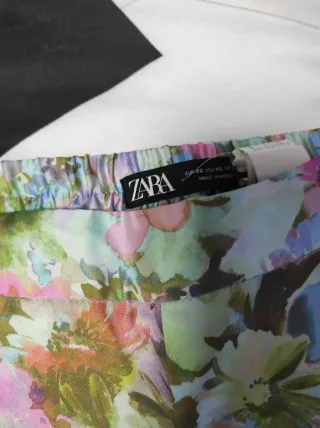 Traje floral Zara