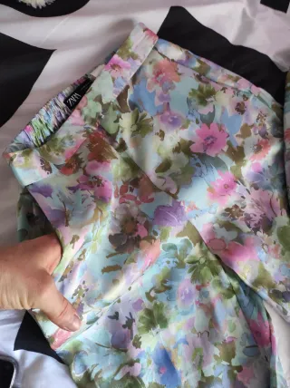 Traje floral Zara