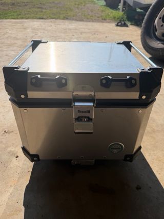 Bauletto Benelli TRK completo di staffa e bulloni
