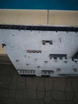 Panel de herramientas metálico