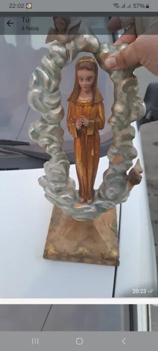 Virgen de madera con ángeles