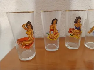 Bicchieri Vintage con Figure di Ragazze