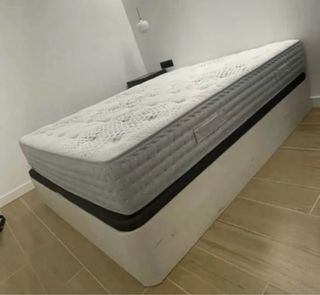 Canapé abatible gris y blanco