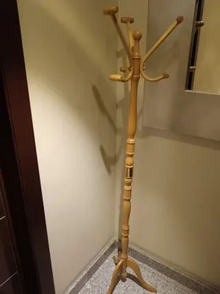 Perchero de madera maciza
