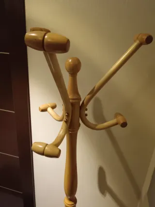 Perchero de madera maciza