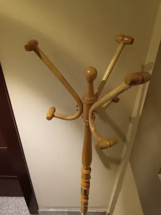 Perchero de madera maciza