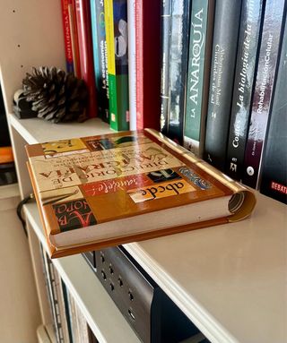 Directorio de caligrafía: 100 alfabetos complet...