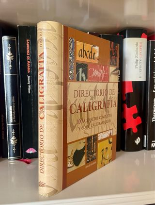 Directorio de caligrafía: 100 alfabetos complet...