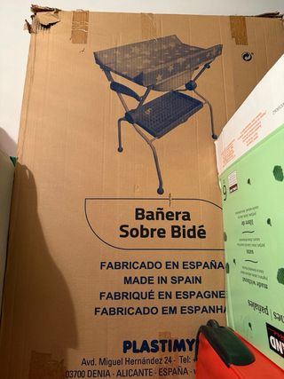 Bañera para bebé sobre bidé