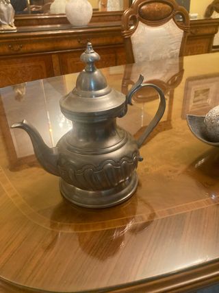 Cafetera de metal antigua