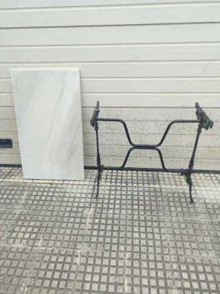 Mesa de jardín forja y mármol