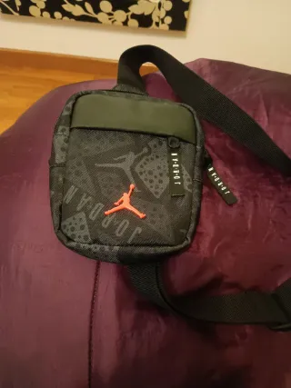 Borsa a tracolla Nike Air Max nera e Jordan Le tre 20€